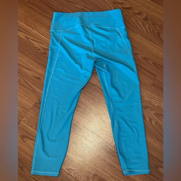 Under Armour Vibrant Blue Active 3/4 Leggings - Picture 2 of 4